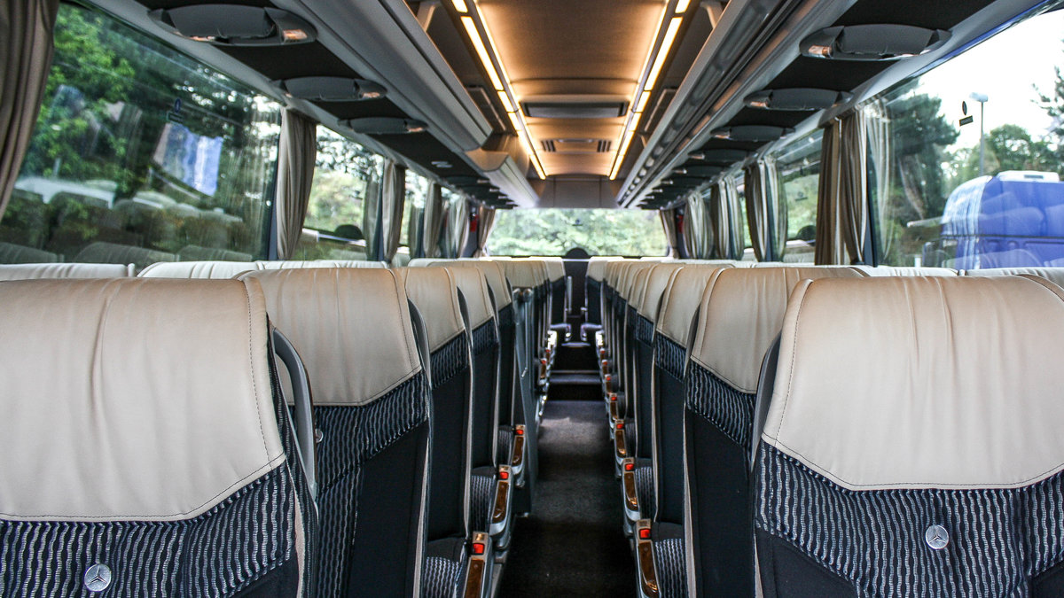 Innenraum eines MB Travego O580 RHD von Birgels Reisen. Ziemlich elegant, meiner Meinung nach. | August 2018