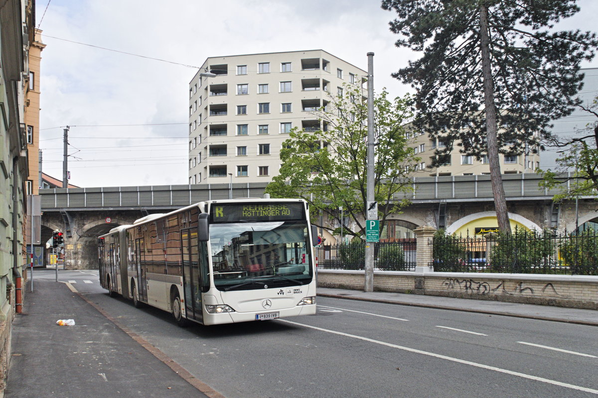 Innsbruck: Bus Nr. 839 der IVB als Linie R in der Bienerstraße. Aufgenommen 6.5.2019.
