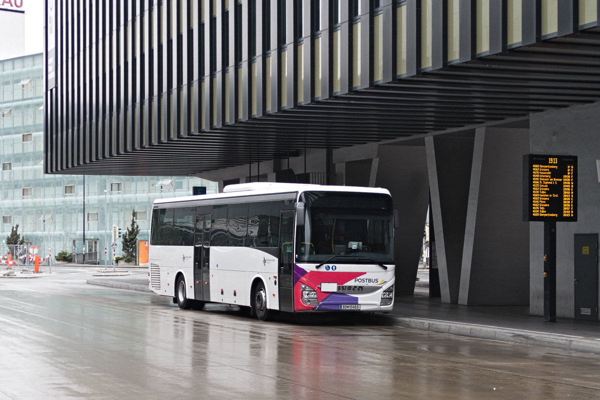 Innsbruck: Iveco-Irisbus Crossway von Postbus BD-15463 in der Lackierung des Salzburger Verkehrsverbundes am Busbahnhof. Aufgenommen 12.5.2019.