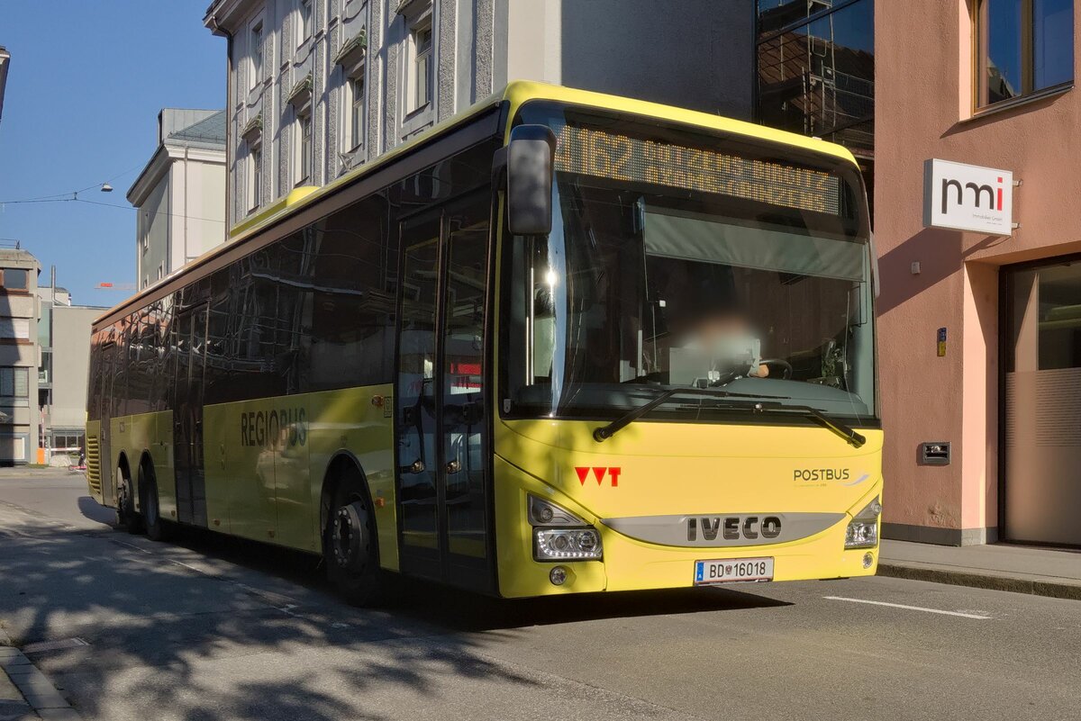 Innsbruck: Iveco-Irisbus Crossway von Postbus (BD-16018) ist als Linie 4162 über die Müllerstraße umgeleitet. Aufgenommen 3.9.2021.