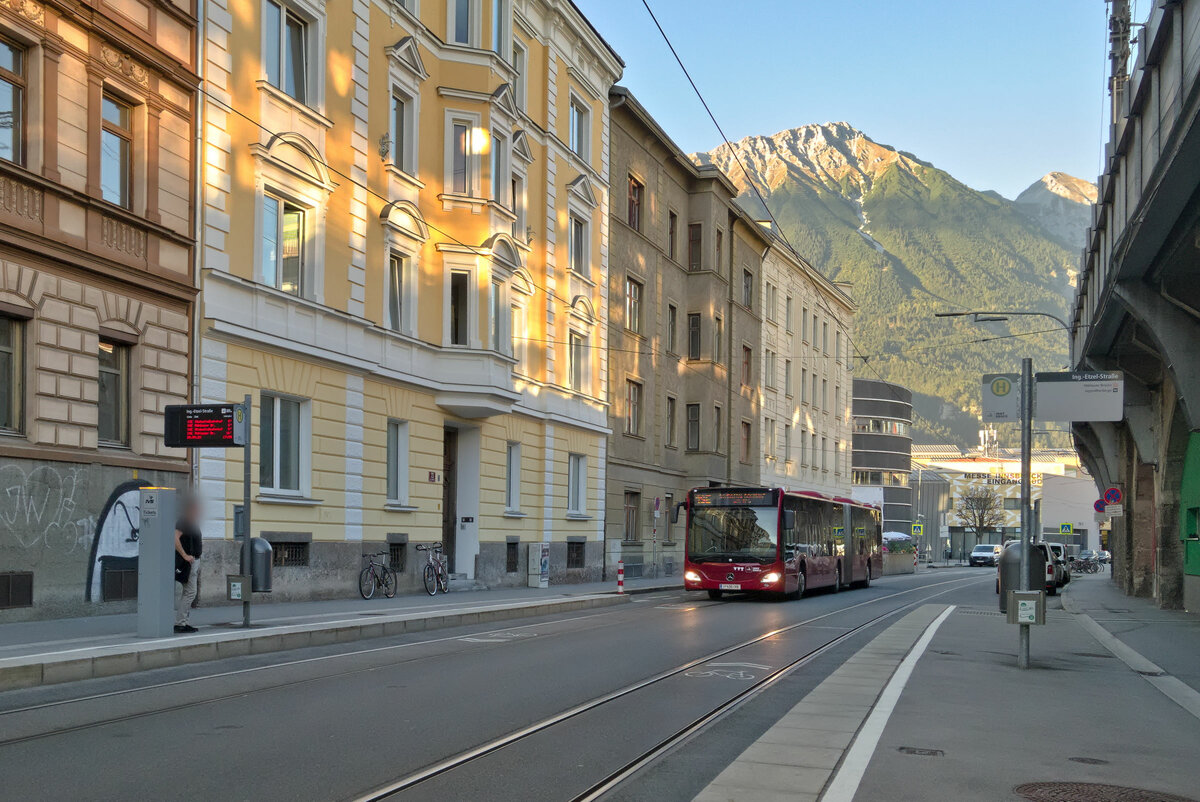 Innsbruck: Mercedes-Benz Citaro 2. Generation der Innsbrucker Verkehrsbetriebe (Bus Nr. 436) als Schienenersatzverkehr für die Straßenbahnlinie 1 in der Ing.-Etzel-Straße. Aufgenommen 29.9.2023.