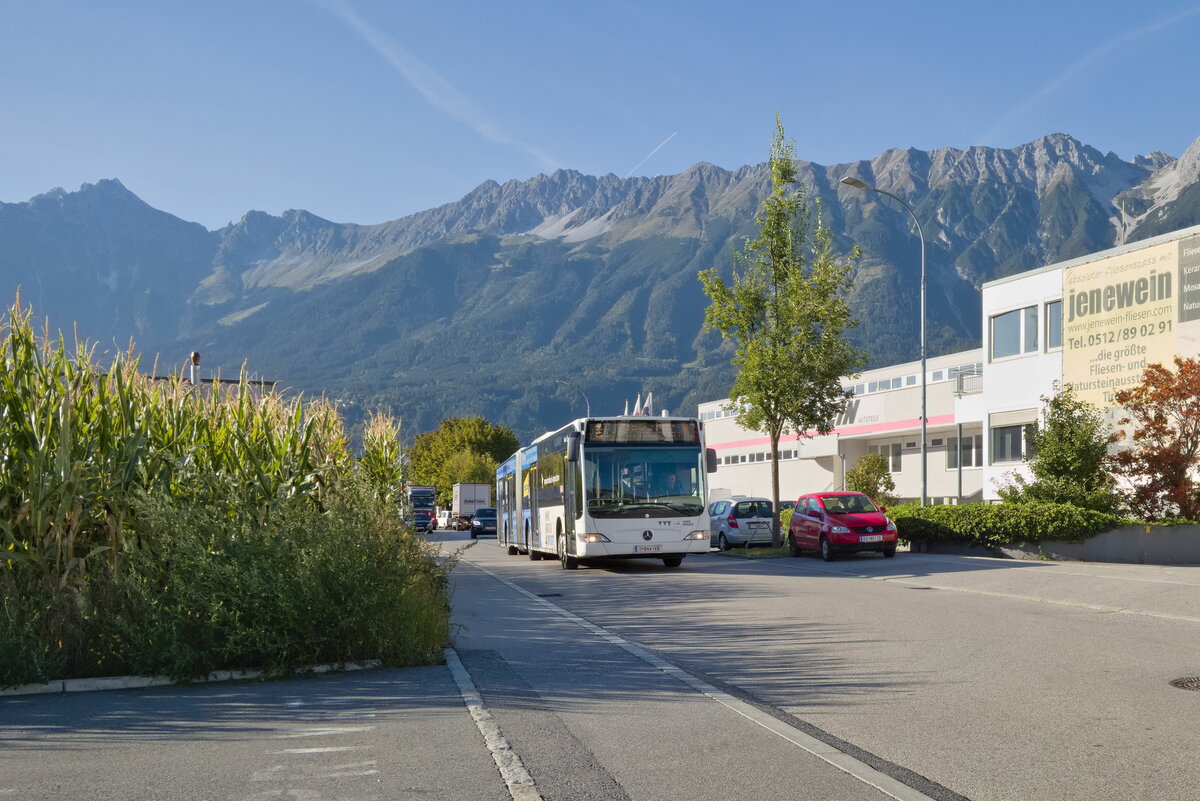 Innsbruck: Mercedes-Benz Citaro Facelift der Innsbrucker Verkehrsbetriebe (Bur Nr. 844) als Linie R in der Trientlgasse. Aufgenommen 1.10.2021.