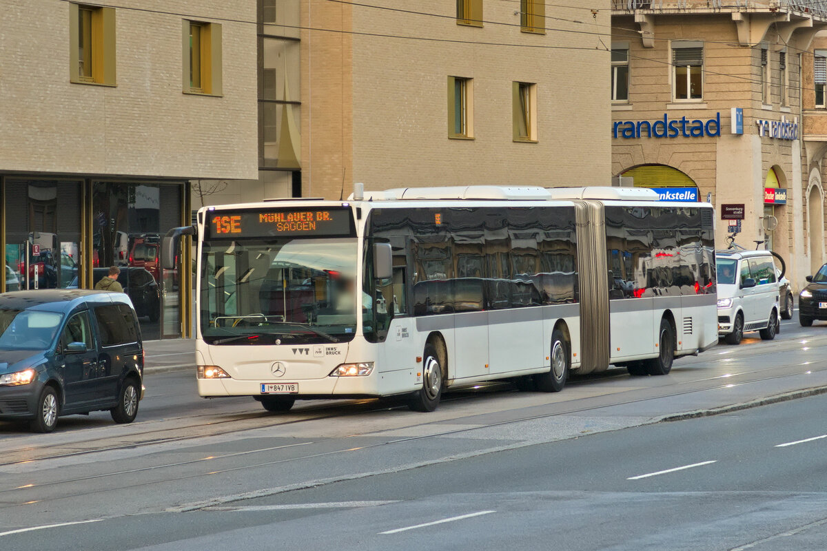 Innsbruck: Mercedes-Benz Citaro Facelift der Innsbrucker Verkehrsbetriebe (Bus Nr. 847) als Schienenersatzverkehr für die Straßenbahnlinie 1 in der Egger-Lienz-Straße. Aufgenommen 3.10.2023.
