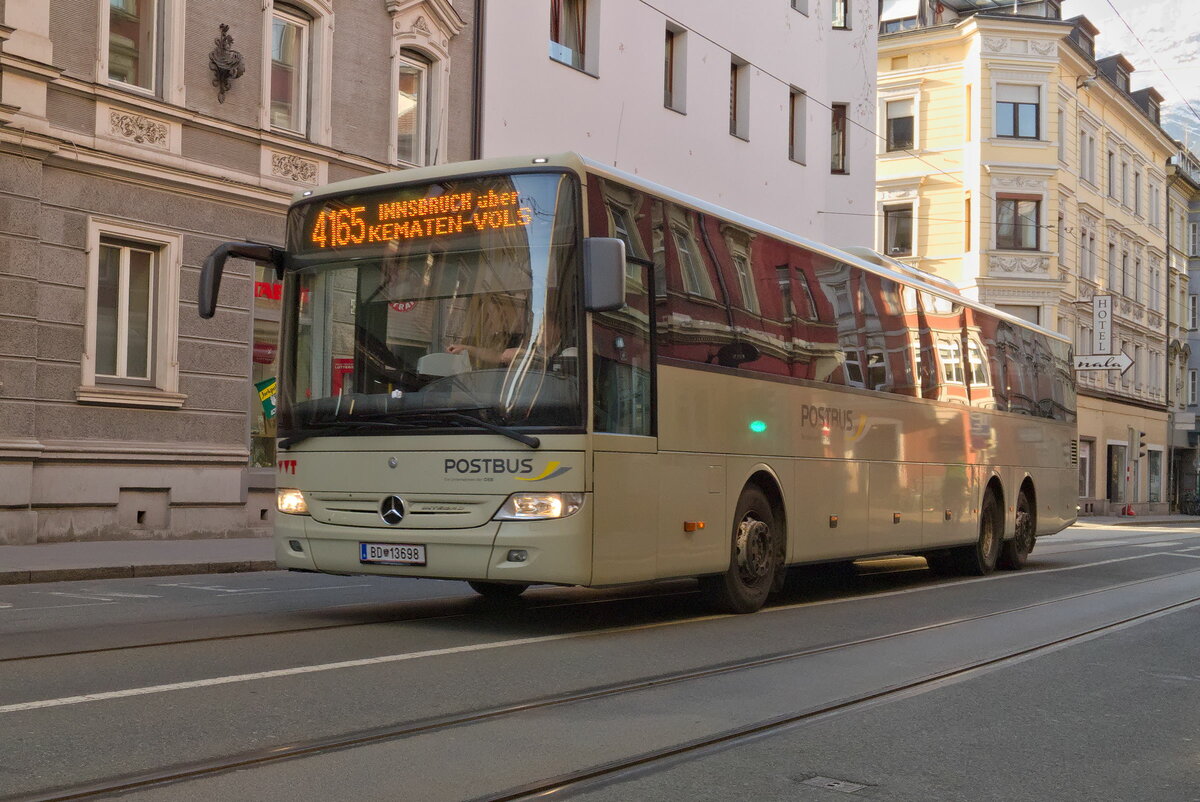 Innsbruck: Mercedes-Benz O 550 (Integro) von Postbus (BD-13698) als Linie 4165 in der Andreas-Hofer-Straße. Aufgenommen 21.3.2022.
