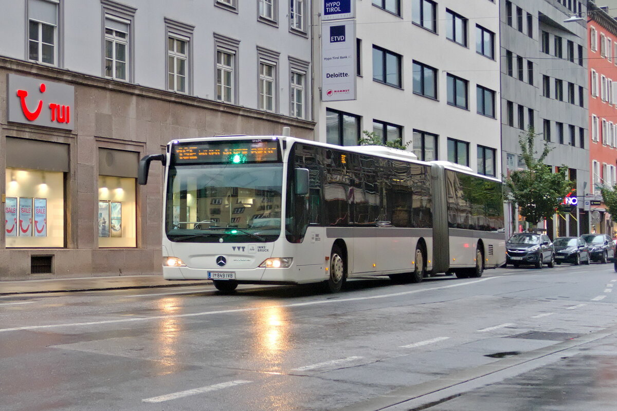 Innsbruck: Schienenersatzverkehr für die Straßenbahnlinie 1, Mercedes-Benz Citaro Facelift der Innsbrucker Verkehrsbetriebe (Bus Nr. 849) als Linie 1SE in der Wilhelm-Greil-Straße. Aufgenommen 9.8.2023.