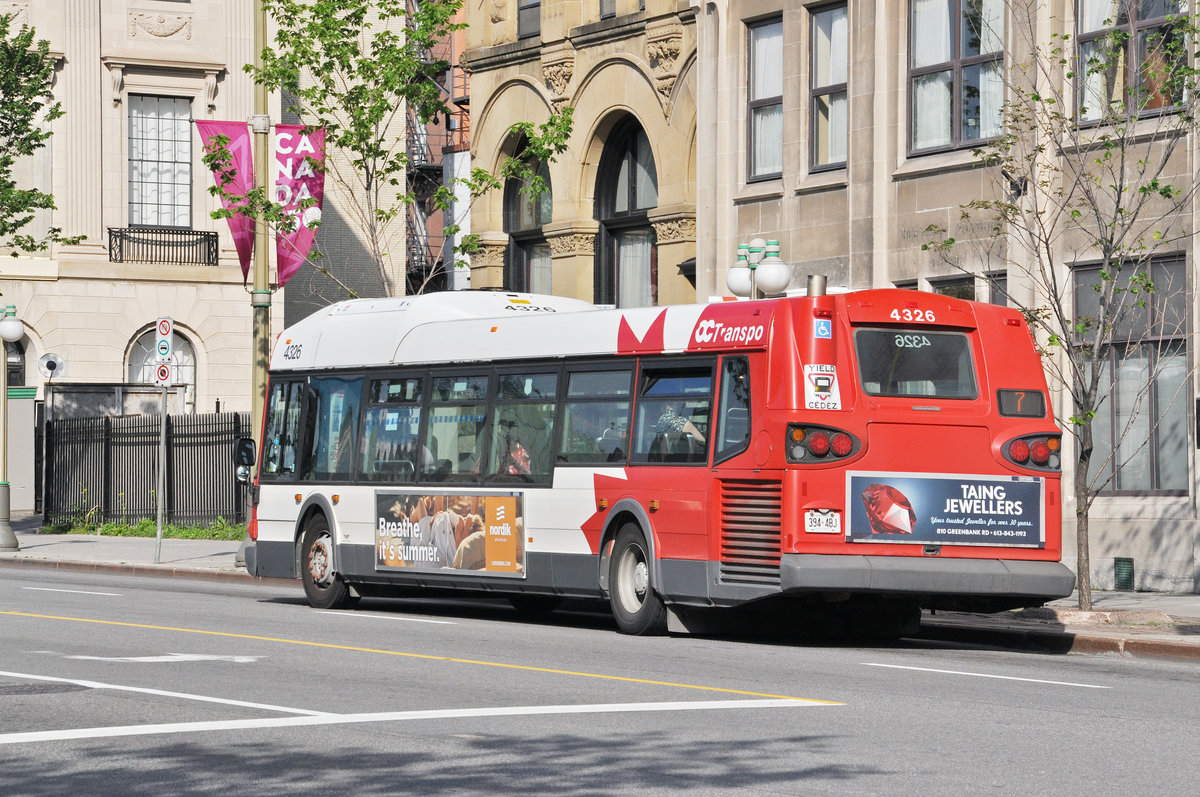 Invero D 40i Bus mit der Nummer 4326, auf der Linie 7 unterwegs in Ottawa. Die Aufnahme stammt vom 17.07.2017.