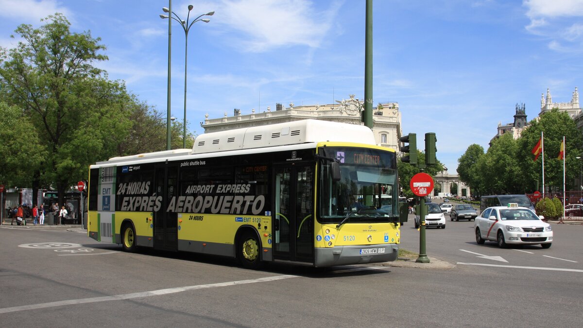 Irisbus Citelis GNC Tata Hispano Habit Bus 5120, Empresa Municipal de Transportes de Madrid (EMT), Kreuzung Paseo de Recoletos und Calle Alcal� in Madrid am 29. April 2014.