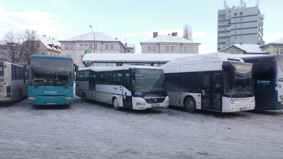 Irisbus Crossway 12M, SOR CN10,5 und Tedom L12G am 11.01.2017 in Liberec