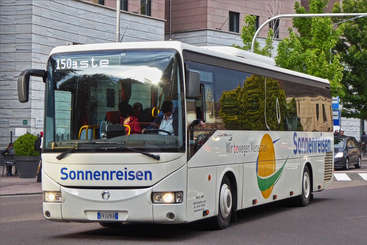 Irisbus Crossway nahe dem Bahnhof in Bozen. Mai 2019