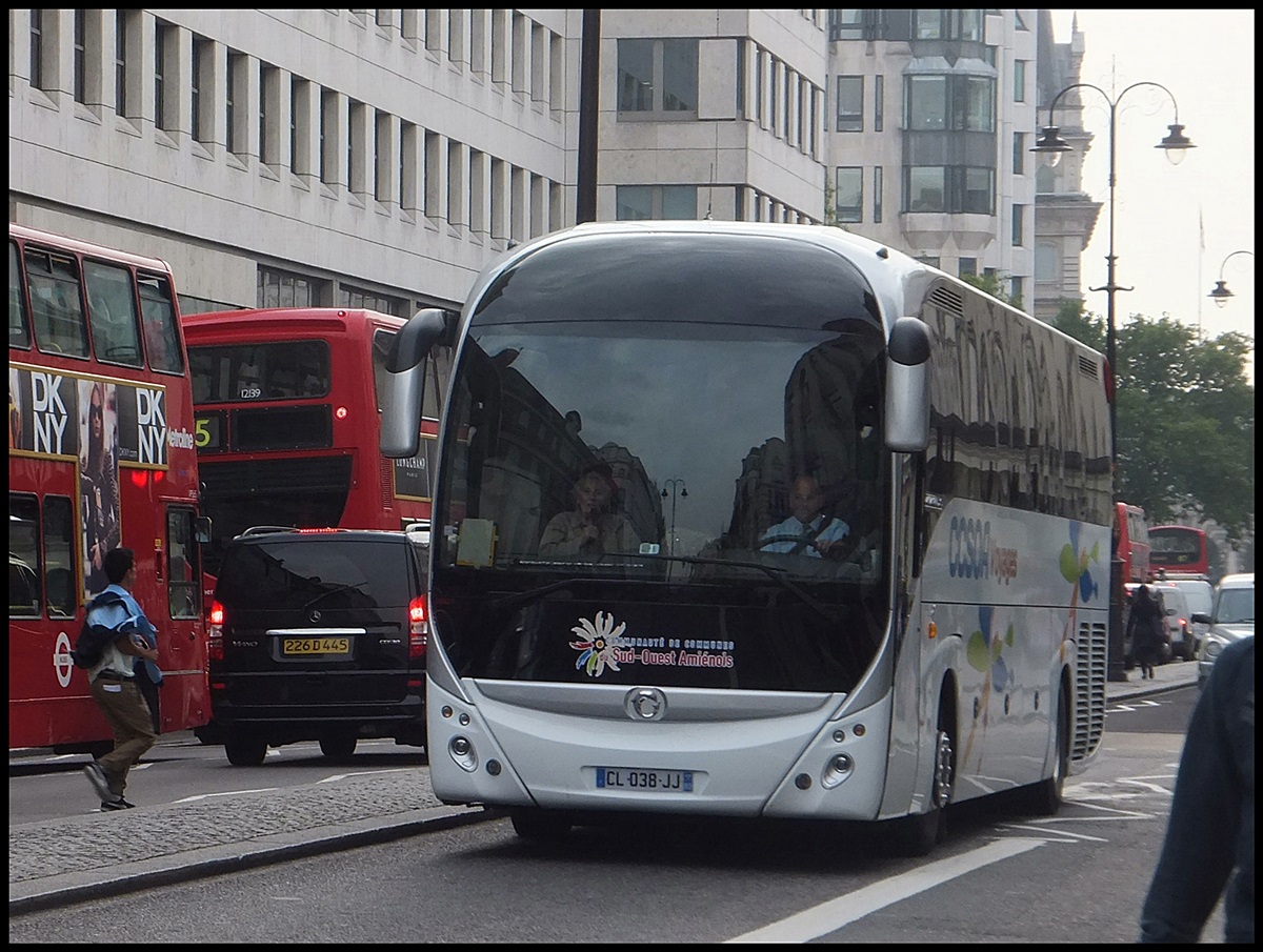 Irisbus Magelys von Communaut de Communes du Sud-Ouest Aminois aus Frankreich in London am 25.09.2013