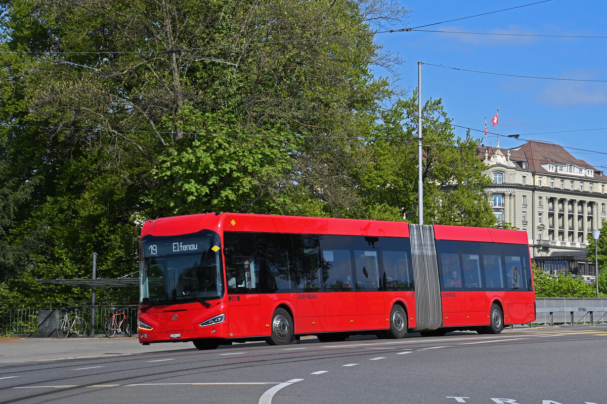 Irizar Elektrobus 246, auf der Linie 19, fährt am 20.04.2026 zur Haltestelle Helvetiaplatz. Aufnahme Bern.