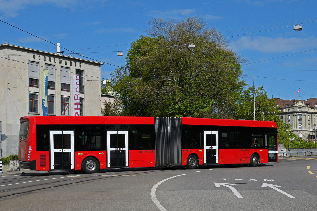 Irizar Elektrobus 247, auf der Linie 19, verl�sst am 20.04.2026 die Haltestelle Helvetiaplatz. Aufnahme Bern.