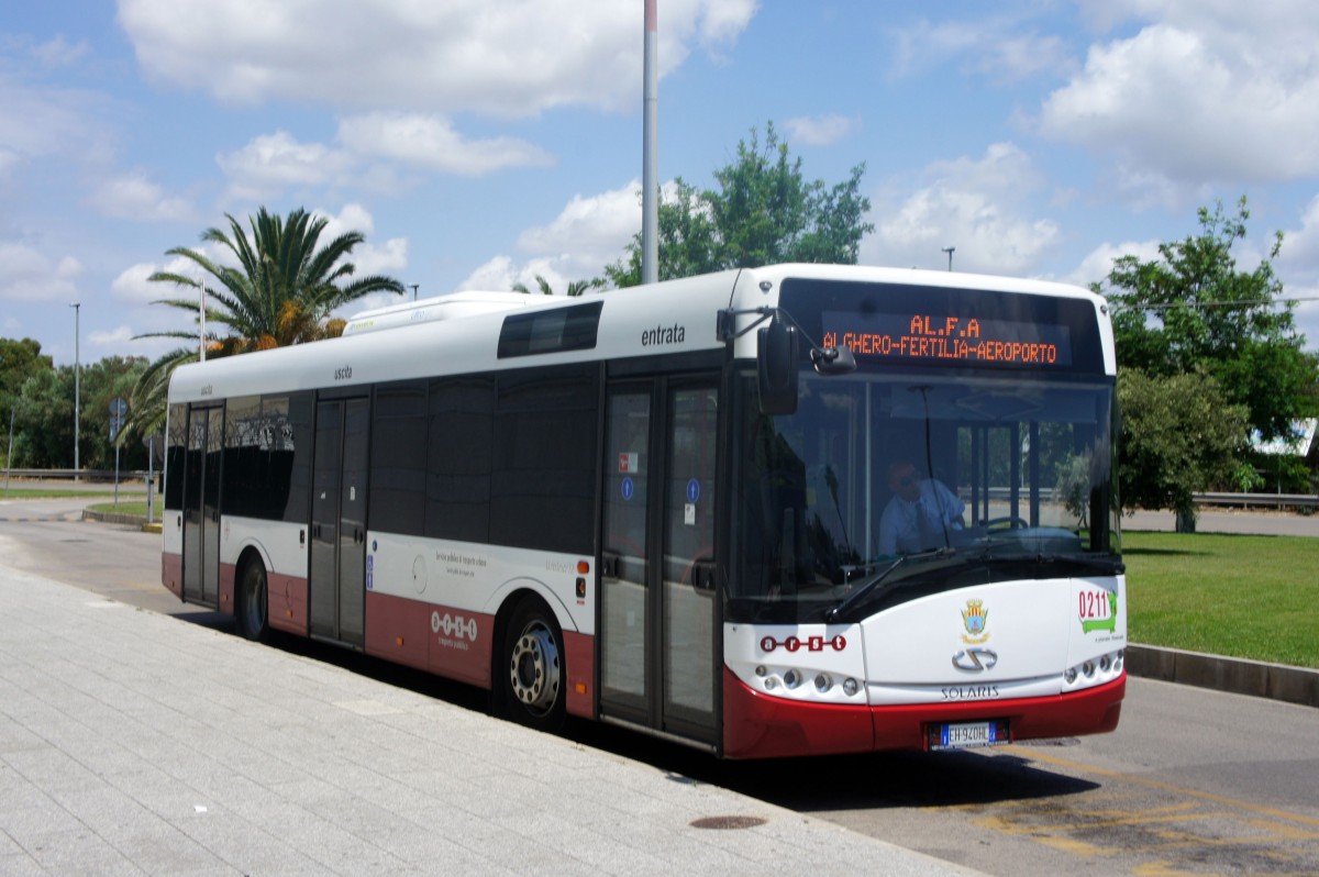 Italien / Sardinien: Solaris Urbino 12 des Unternehmens  ARST - TRASPORTI REGIONALI DELLA SARDEGNA , aufgenommen im Juni 2014 im Stadtgebiet von Alghero.