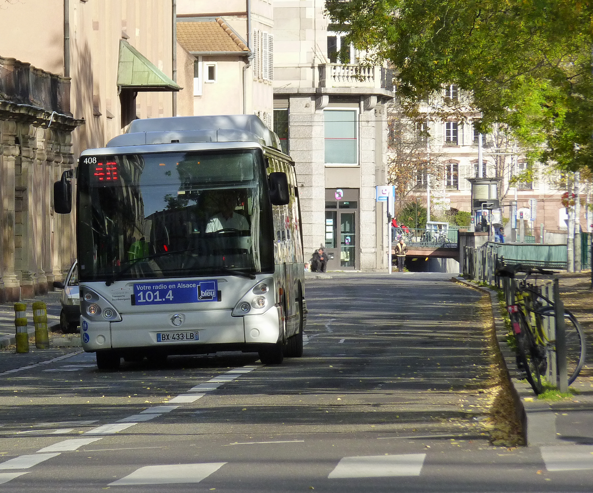 Iveco Bus. Bei unserem Stadtbummel in Straßburg fuhr uns dieser Stadtbus (Bus 408) vor die Linse. (IVECO) Irisbus Typ Citelis. 15.11.2015