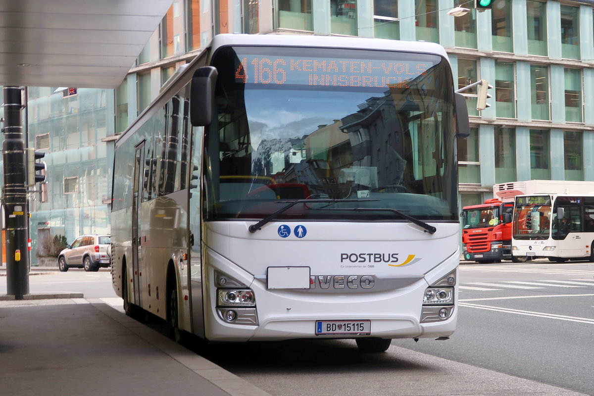 Iveco Crossway BD-15115 von Postbus beschildert als Linie 4166 am Busbahnhof in Innsbruck. Aufgenommen 12.4.2018.