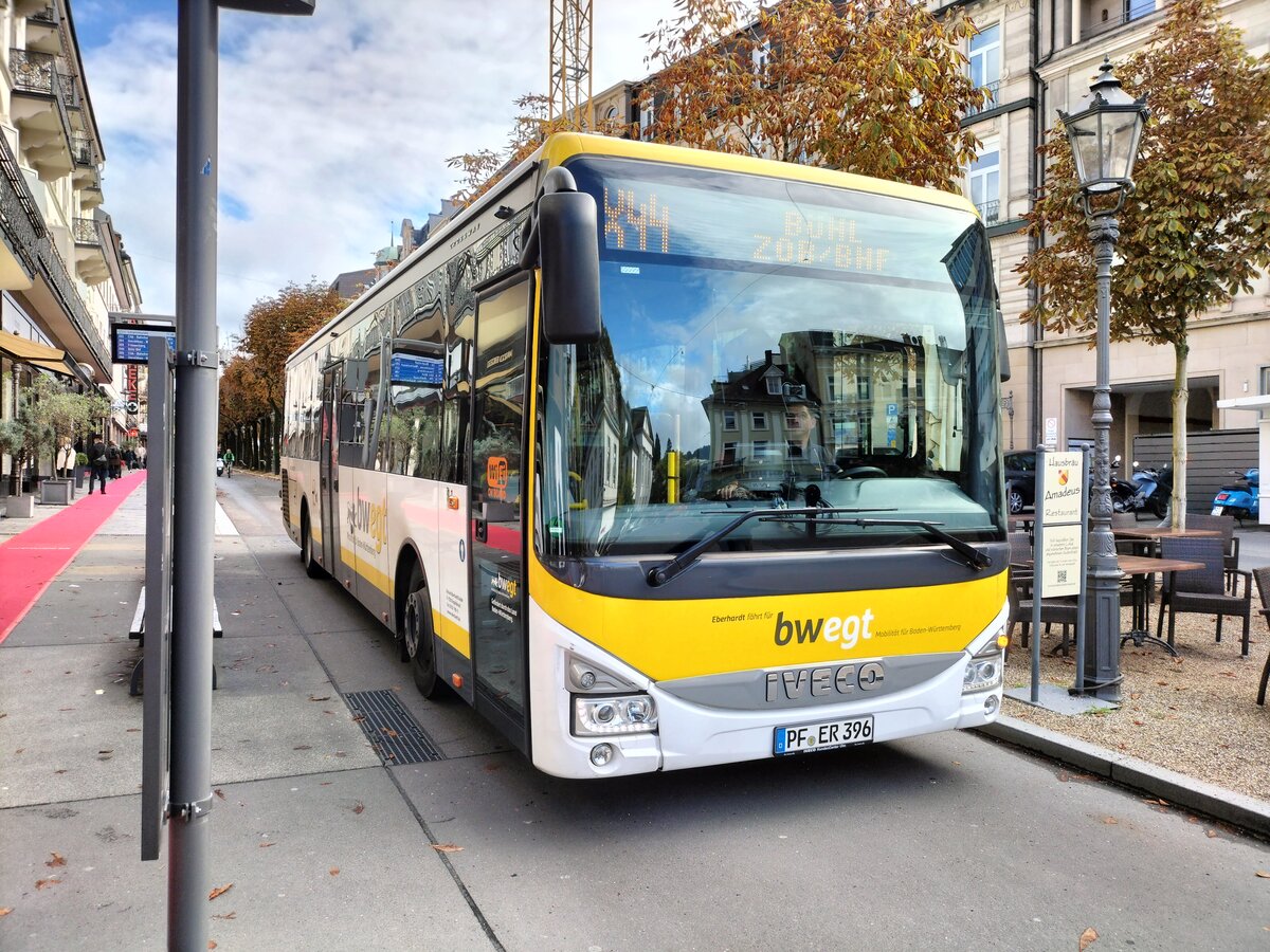 Iveco Crossway LE, Firma Eberhardt, Wagen 396, als Linie X44 nach Bühl am Leopoldsplatz (Sophienstrasse) in Baden-Baden am 27.09.2025