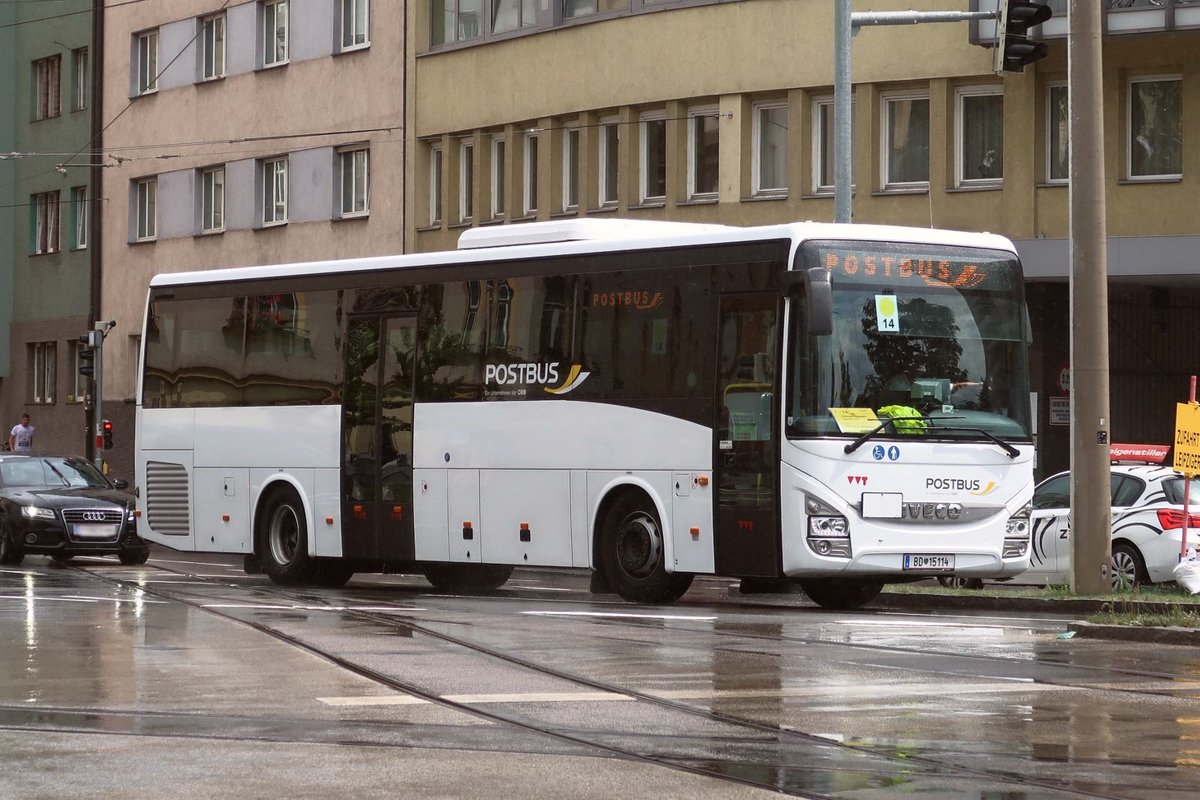 Iveco Crossway von Postbus BD-15114 als Schienenersatz für die Mittenwaldbahn am Leipziger Platz in Innsbruck. Aufgenommen 5.7.2018.