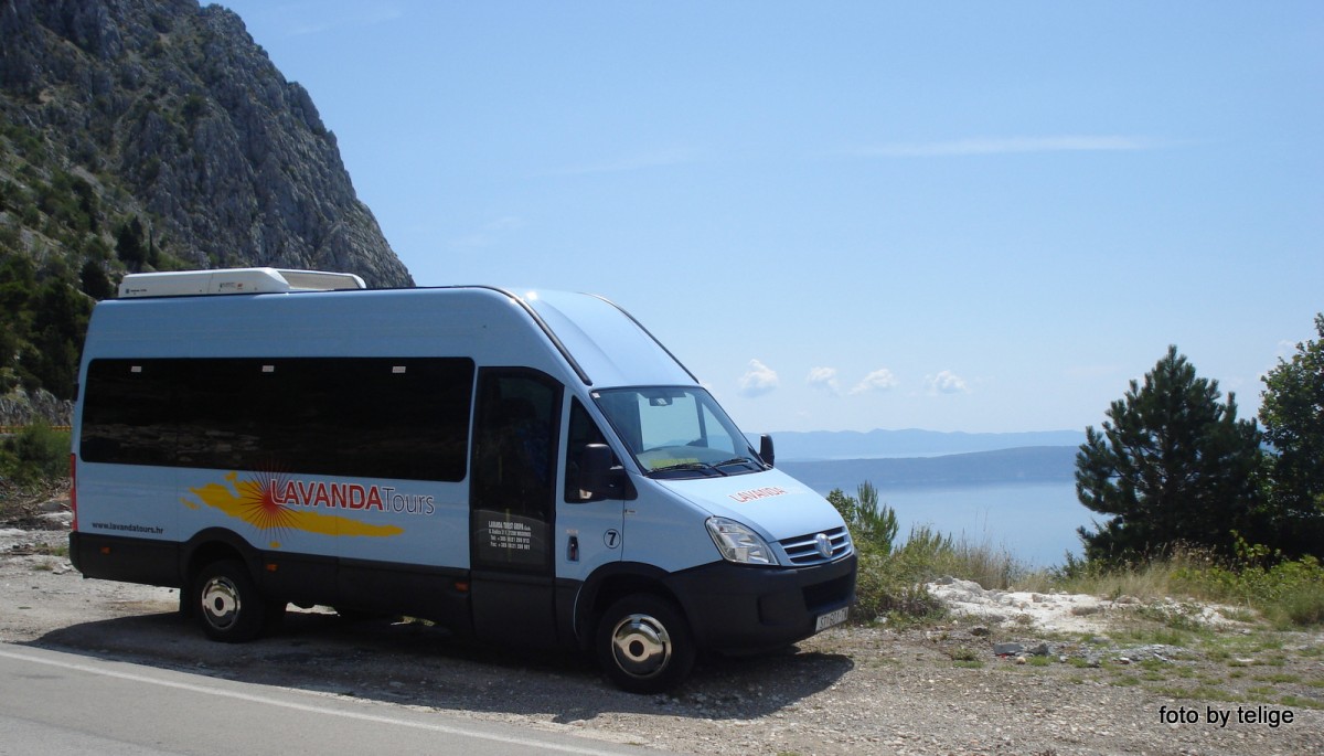 IVECO DAILY von LAVANDA TURIST GRUPA,MRAVINCE,HR,01.08.2011 in Gornji Tucepi, HR
