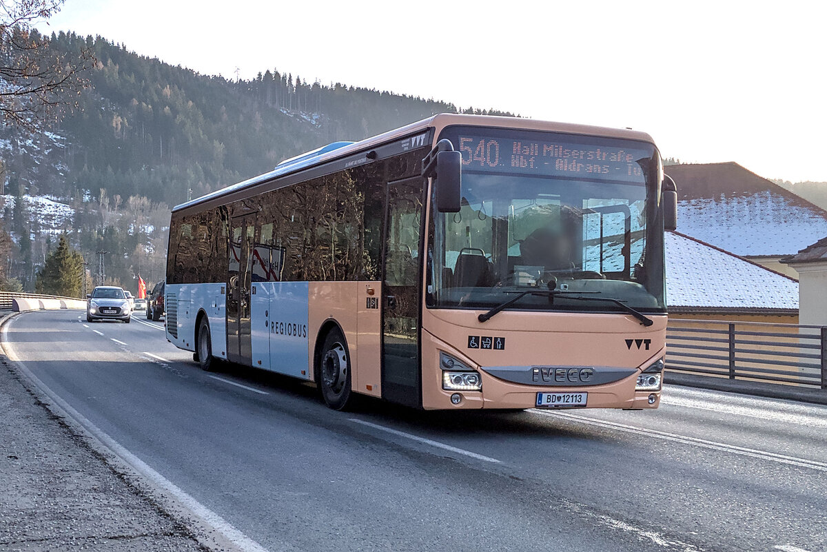 Iveco-Irisbus Crossway von Postbus (BD-12113) als Linie 540 in Hall in Tirol, B171a. Aufgenommen 22.1.2026.