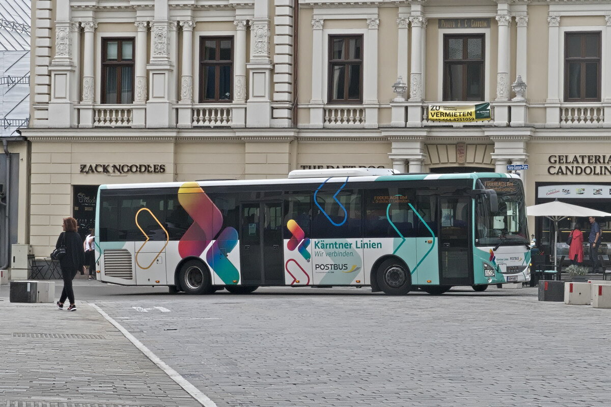 Iveco-Irisbus Crossway von Postbus (BD-14867) in Villach, Hans-Gasser-Platz. Aufgenommen 1.9.2022.