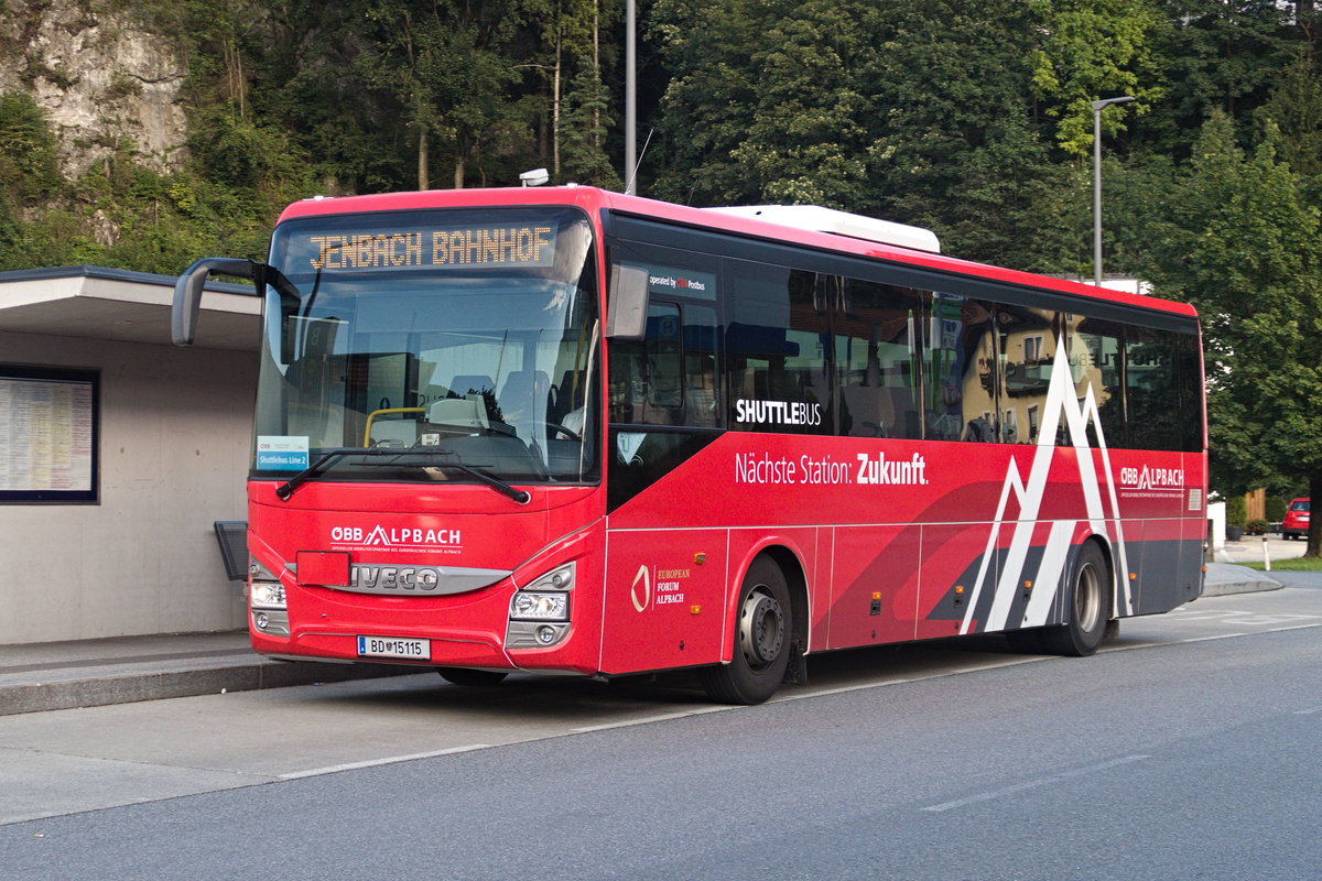 Iveco-Irisbus Crossway von Postbus BD-15115 als Shuttlebus Linie 2 für das Europäische Forum Alpbach an der Haltestelle Brixlegg Bahnhof. Aufgenommen 19.8.2019.