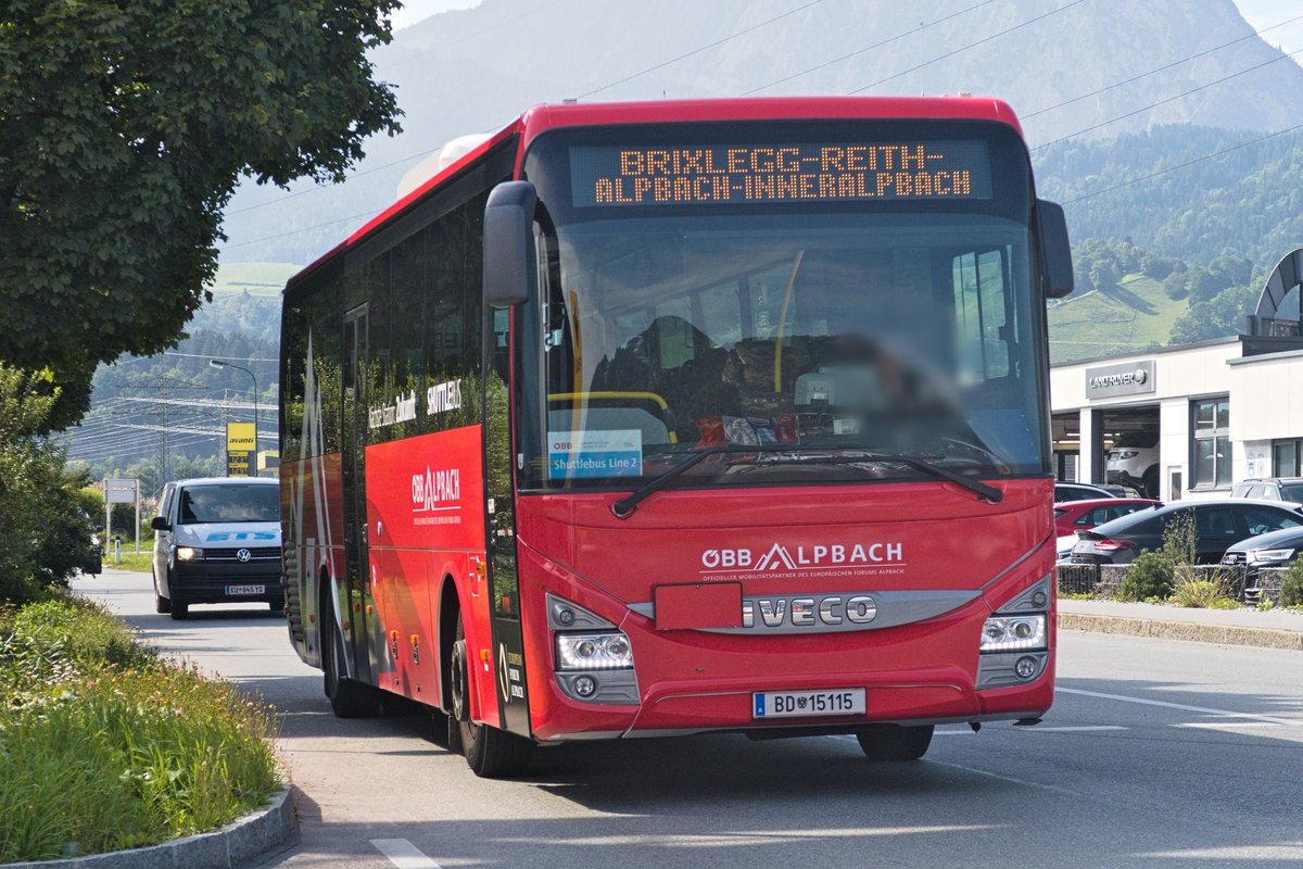 Iveco-Irisbus Crossway von Postbus BD-15115 als Shuttlebus Linie 2 für das Europäische Forum Alpbach in Strass im Zillertal, Tiroler Straße. Aufgenommen 28.8.2019.