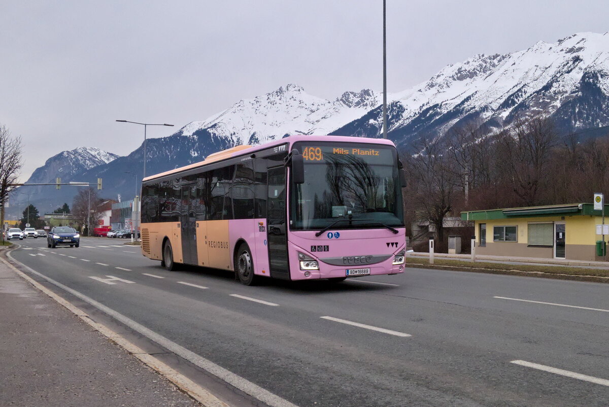 Iveco-Irisbus Crossway von Postbus (BD-16689) als Linie 469 in Rum, Bundesstraße. Aufgenommen 28.12.2023.