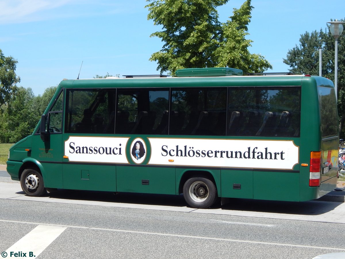 Iveco von Schlösserrundfahrten Tour  Alter Fritz  aus Deutschland in Potsdam am 07.06.2016