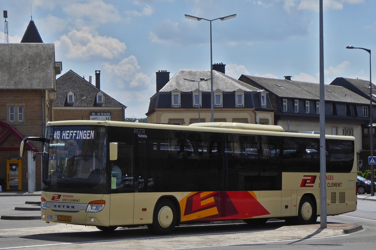JC 6026, Setra S 415 LE von Josy Clement, am Bahnhof in Mersch. 29.05.2019