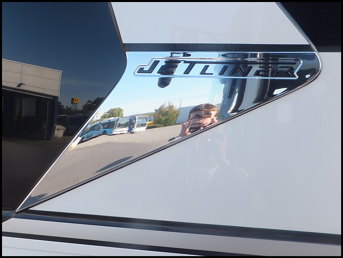 Jetliner-Schriftzug des Neoplan Jetliner aus Mnchen zum Test bei der RPNV in Bergen am 27.08.2013