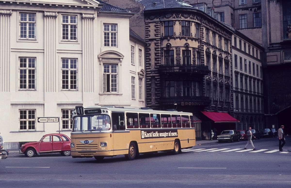 København / Kopenhagen KS / Københavns Sporveje (: Kopenhagener Strassenbahnen) Buslinie 41 (Leyland/DAB LIDRT 12/4 Serie 2 - 469) Kongens Nytorv / Tordenskjoldsgade am 25. Juli 1973.