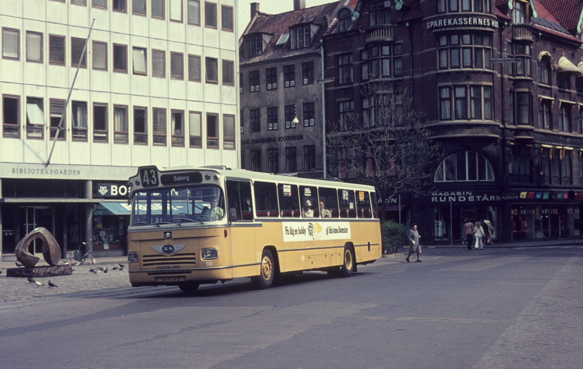 København / Kopenhagen KS Buslinie 43 (Leyland-DAB LIDRT 12/4 Serie 2; Motor: Leyland EO 680, 155 PS) Kultorvet am 18. Mai 1973.