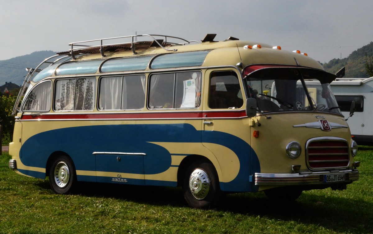 Kssbohrer/Setra  S6  Henschel/Diesel Oldtimer Reisebus. Baujahr 1964, L. 6,70m, B.2,30m,H.2,80m. Wurde 1973/74 als Wohnmobil umgebaut und ist heute noch im Einsatz. Gesehen in Pnderich am 09.10.2013.