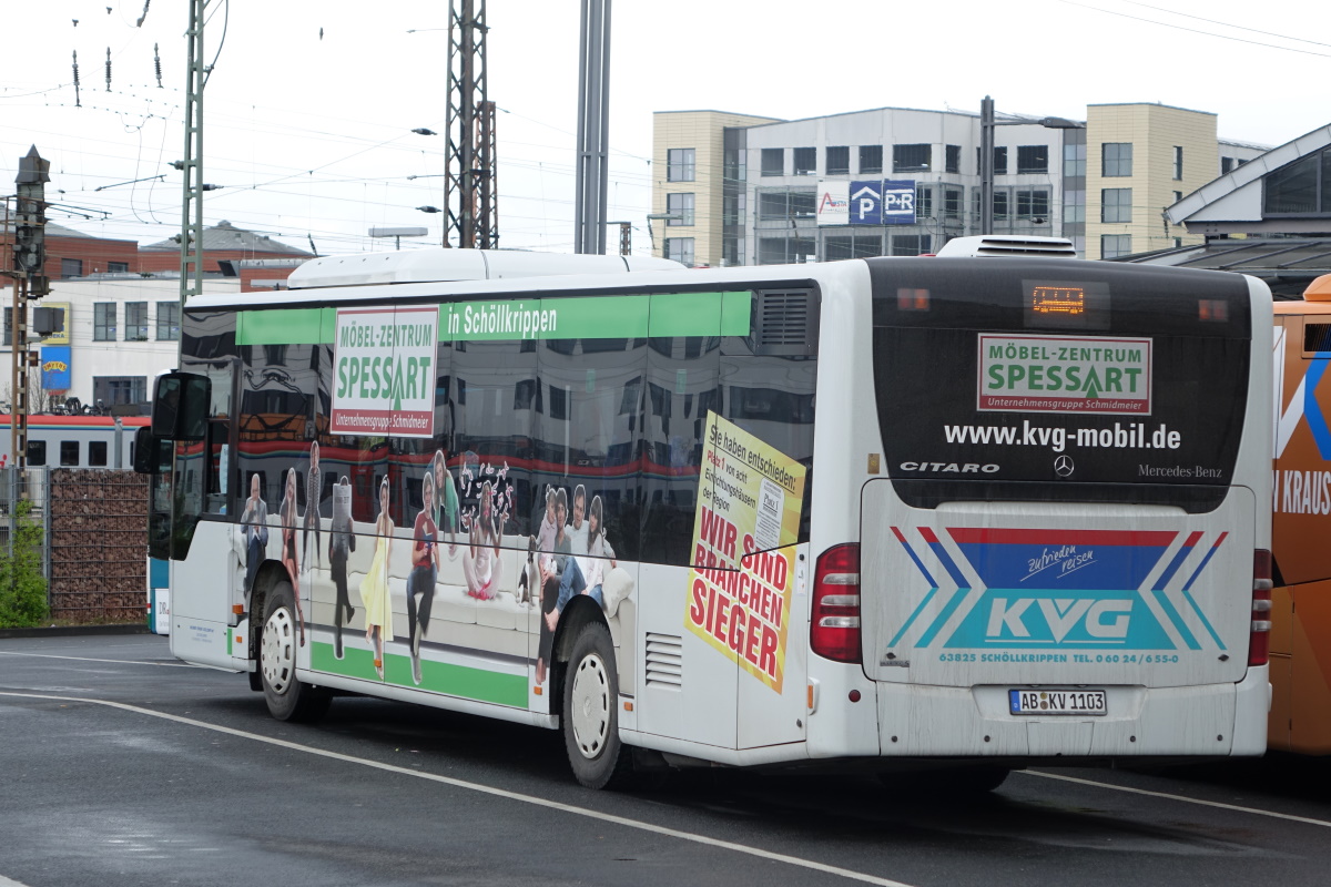 Kahlgrund-Verkehrs-Gesellschaft mbH (KVG) / AB-KV 1103 / Aschaffenburg, Hauptbahnhof/ROB / Mercedes-Benz O 530 Ü II / Aufnahemdatum: 10.04.2021 / Werbung: Möbel-Zentrum Spessart