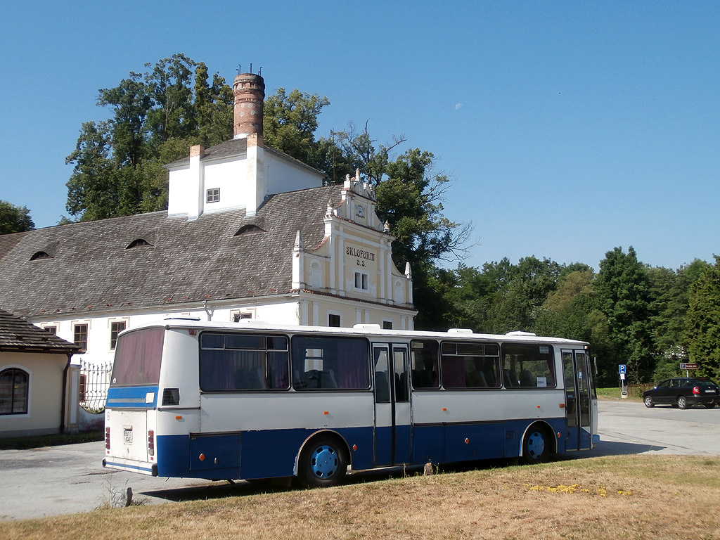 Karosa C735 in Údolí bei Nové Hrody in Südböhmen. (18.9.2014)