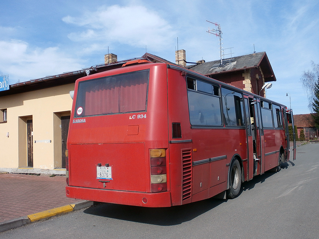 Karosa C934 der Stibus auf der SEV-Linie zwischen Tábor und Chýnov (Südböhmen). Dieser Wagen wurde am 2015 von Kavka gekauft. (Chýnov, 15.04.2015)