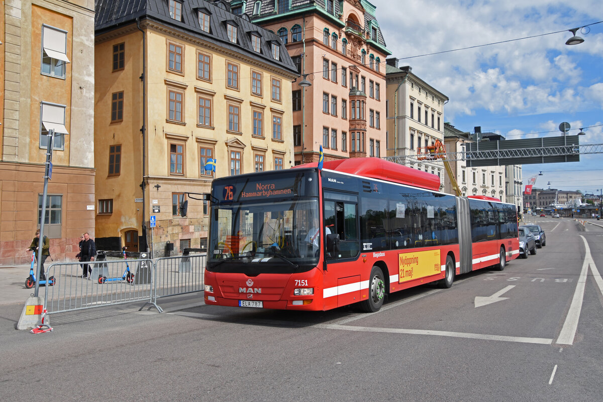 Keolis Sverige AB, MAN Lion's City G NG313 CNG 7151, auf der Linie 76 fährt durch die Skeppsborn. Die Aufnahme stammt vom 06.06.2022.