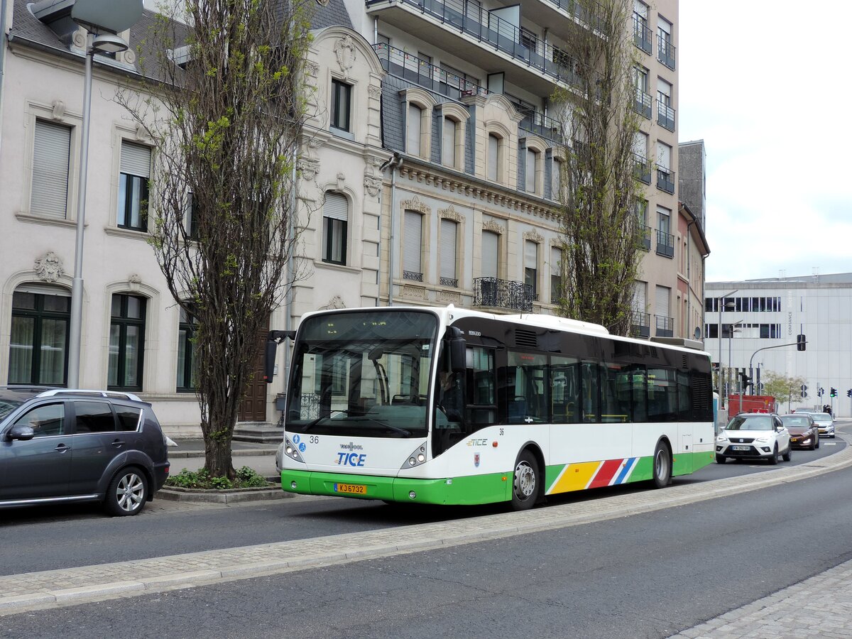 KJ 6732, Van Hool New A 330, Wagen 36, am 20. Mai 2021 auf der Linie 12 beim Hauptbahnhof abgelichtet.
