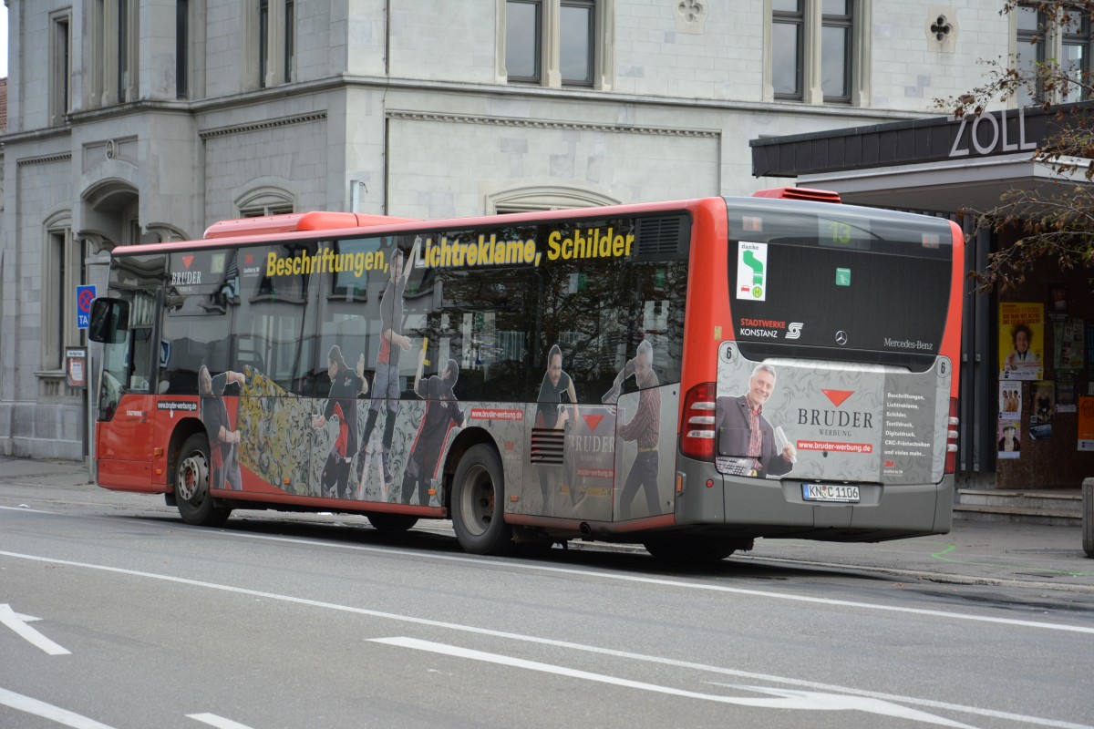 KN-C 1106 fährt am 07.10.2015 als Linie 13 durch Konstanz. Aufgenommen wurde ein Mercedes Benz Citaro.
