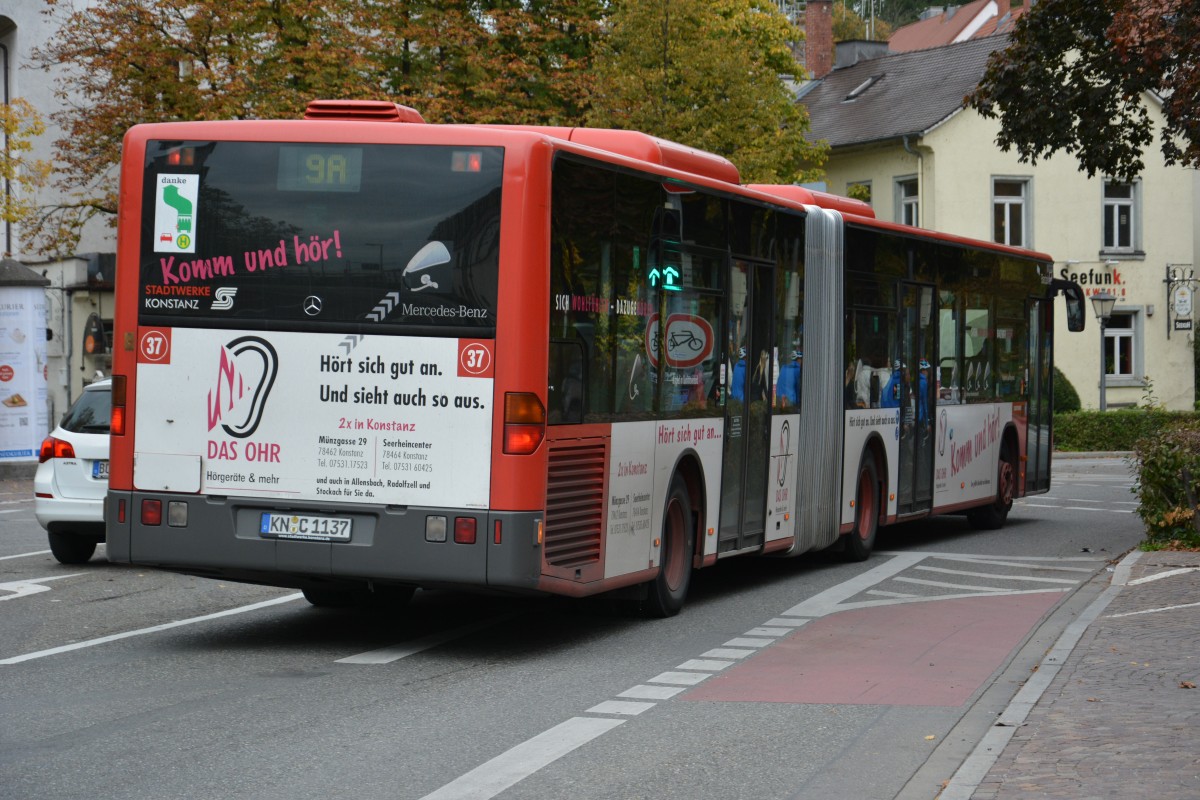 KN-C 1137 fährt am 06.10.2015 als Linie 9A durch Konstanz. Aufgenommen wurde ein Mercedes Benz Citaro.
