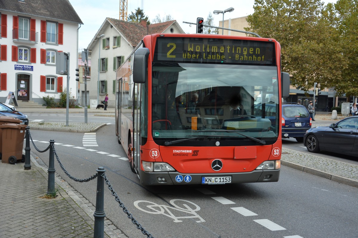 KN-C 1153 fährt am 06.10.2015 als Linie 2 durch Konstanz. Aufgenommen wurde ein Mercedes Benz Citaro Facelift. 