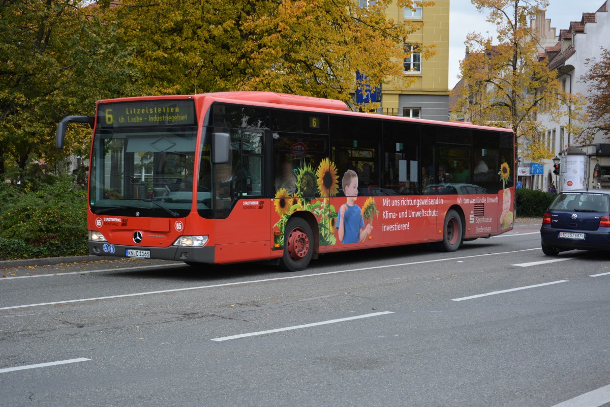 KN-C 1165 fährt am 06.10.2015 als Linie 6 durch Konstanz. Aufgenommen wurde ein Mercedes Benz Citaro Facelift.
