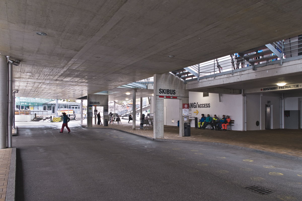 Kombinierte Skibus- und Linienbushaltestelle Rohrberg Rosenalmbahn. Aufgenommen 2.3.2019.