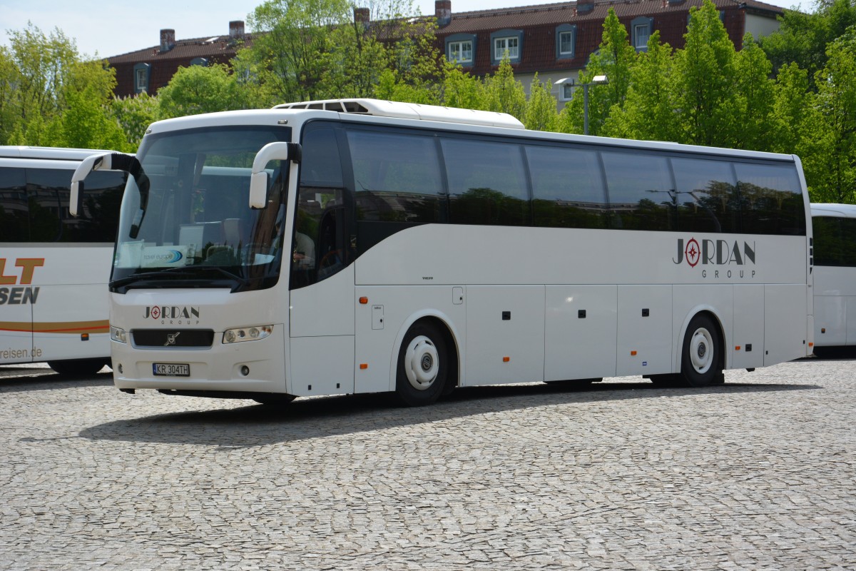 KR 304TH aus Polen steht am 09.05.2015 auf dem Bassinplatz in Potsdam. Aufgenommen wurde ein Volvo 9700.

