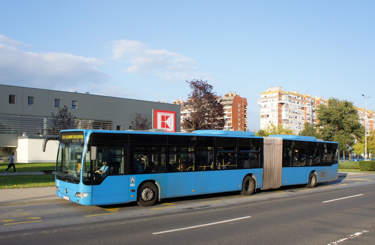 Kroatien / Bus Zagreb / Autobus Zagreb / Zagrebački Električni Tramvaj (ZET): Mercedes-Benz Citaro Facelift G - Wagen 552, aufgenommen im Oktober 2017 an der Haltestelle  Sopot  im Stadtgebiet von Zagreb.