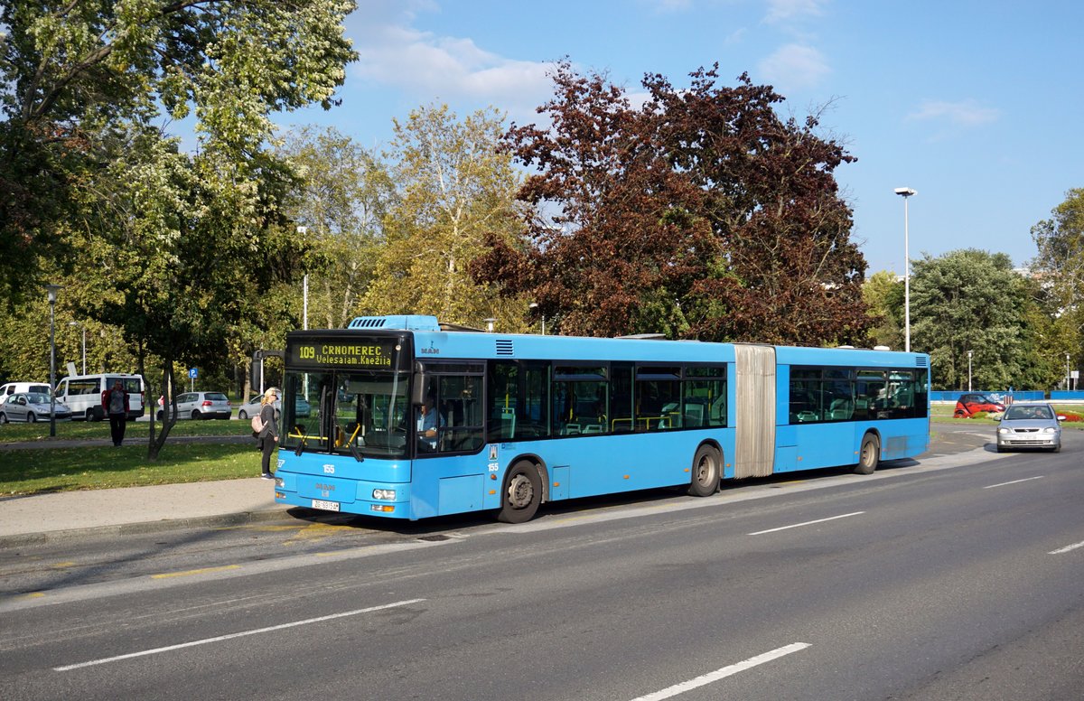 Kroatien / Bus Zagreb / Autobus Zagreb / Zagrebački Električni Tramvaj (ZET): MAN NG - Wagen 155, aufgenommen im Oktober 2017 an der Haltestelle  Središće  im Stadtgebiet von Zagreb.