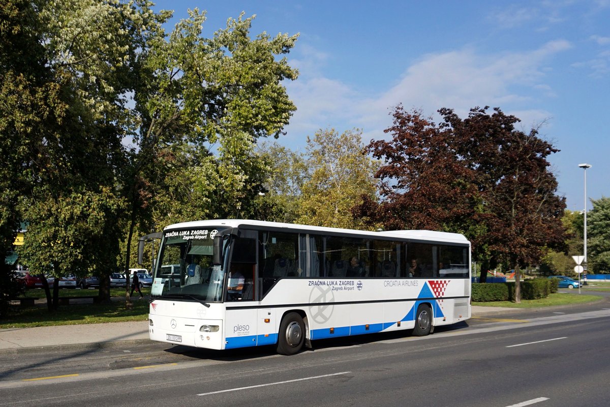 Kroatien / Bus Zagreb / Autobus Zagreb: Mercedes-Benz Intouro O 560 RH von Pleso Prijevoz / Pleso Transport (Partner von Croatia Airlines), aufgenommen im Oktober 2017 an der Haltestelle  Središće  im Stadtgebiet von Zagreb.