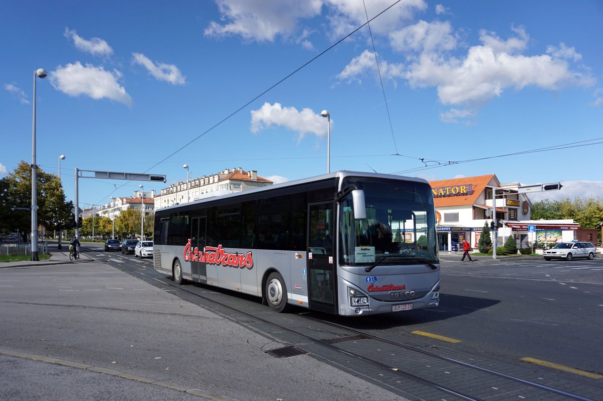 Kroatien / Bus Zagreb / Autobus Zagreb: Iveco Crossway LE von Čazmatrans - Nova d.o.o., aufgenommen im Oktober 2017 an der Haltestelle  Dubec  im Stadtgebiet von Zagreb.