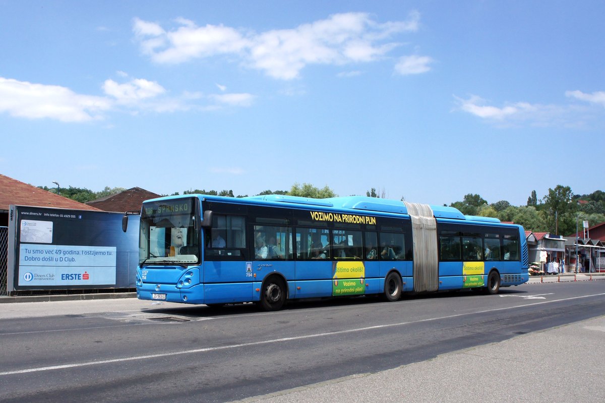 Kroatien / Bus Zagreb / Autobus Zagreb / Zagrebački Električni Tramvaj (ZET): Irisbus Citelis 18M CNG - Wagen 754, aufgenommen im Juni 2018 an der Haltestelle  Črnomerec  im Stadtgebiet von Zagreb.