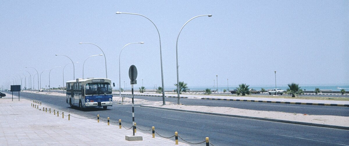 Kuwait-City 1982 Mercedes Linienbus Standpromenade